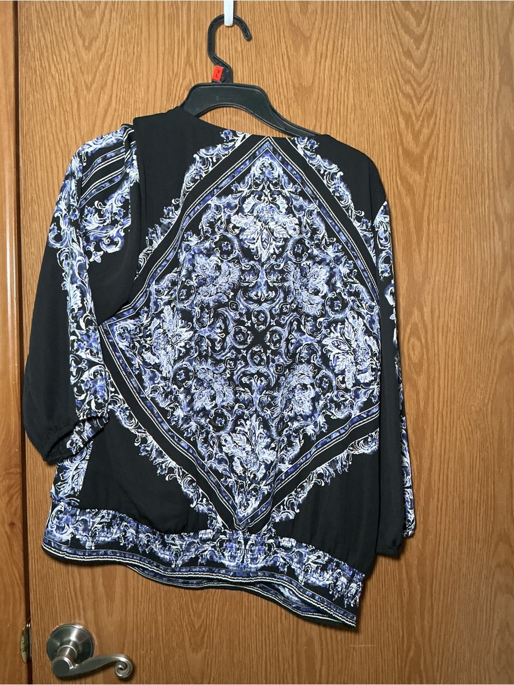 White House Black Market Blue & Black Scroll Print Faux Wrap Blouse Size 14 - Picture 4 of 4